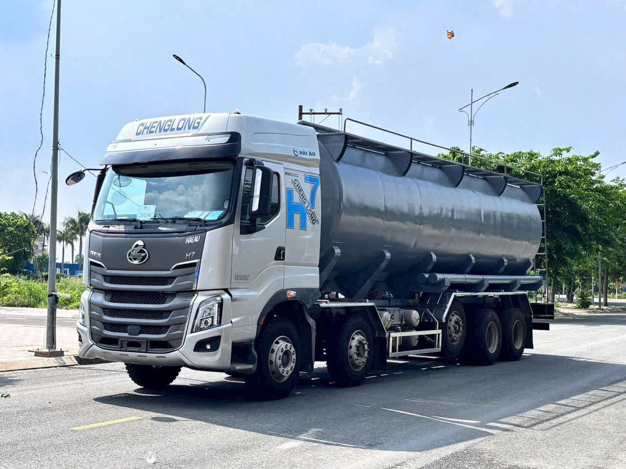 Xe bồn cám thổi ChengLong 4 chân và 5 chân