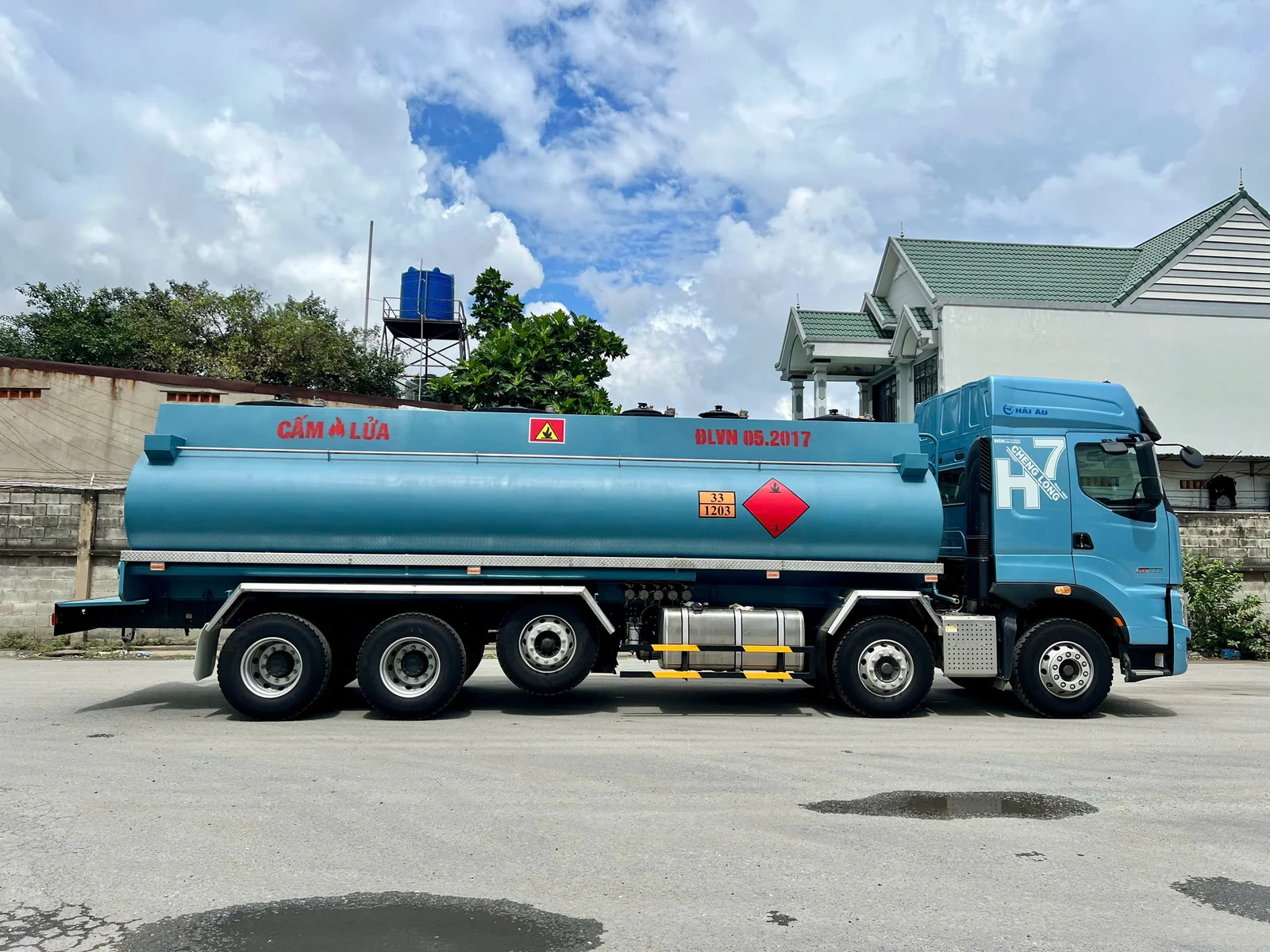 Xe 5 chân chở xăng dầu 26 khối