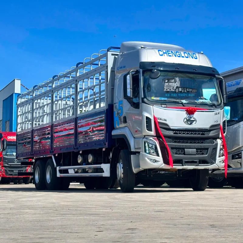 Xe tải nặng ChengLong 3 chân H5 260HP thùng bạt 9m9