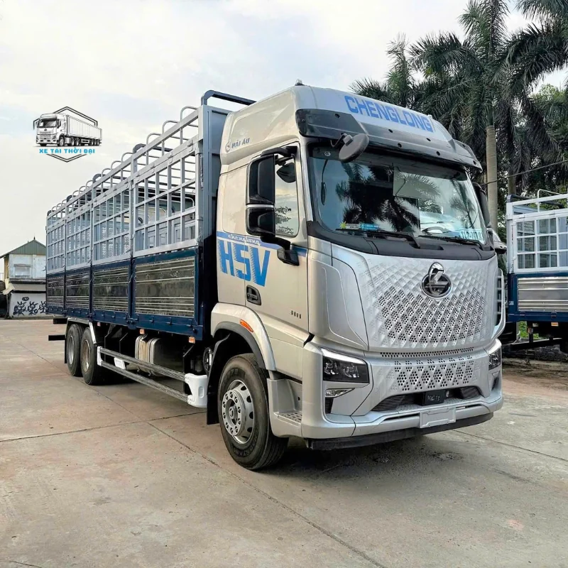 Xe tải nặng ChengLong 3 chân H5V 310HP cầu thật