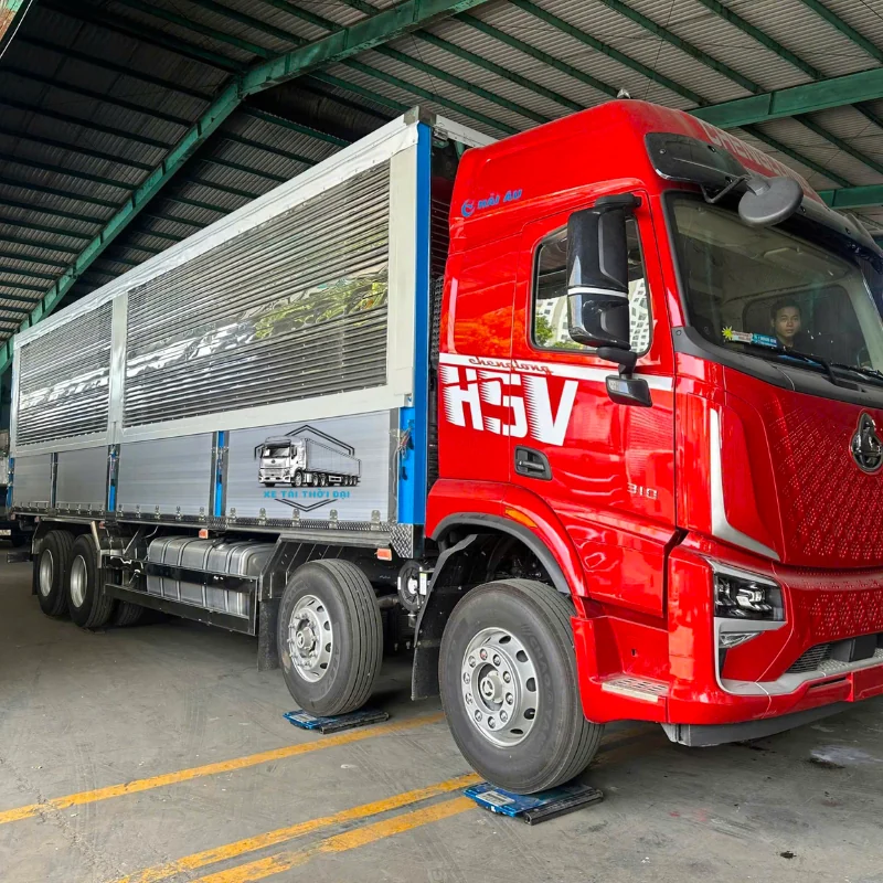 Xe tải nặng ChengLong 4 chân H5V thùng cánh dơi