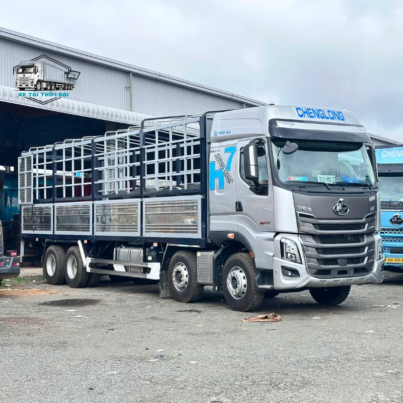 Xe tải nặng ChengLong 4 chân H7 400HP thùng 9m7